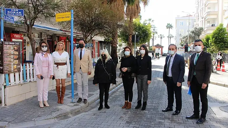 Muğla'da öğrenciler okullarının sokağına limon fidanları dikti