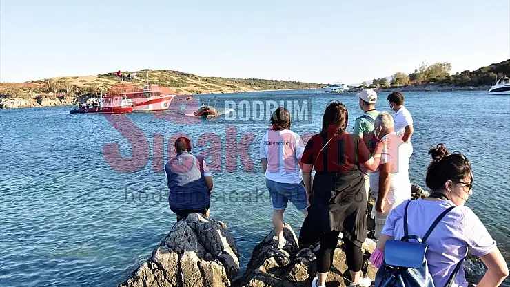 Muğla'da teknelerle ulaşılan plajda çevre ve deniz dibi temizliği yapıldı