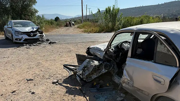 Mumcular'da feci kaza ! 3 yaralı !