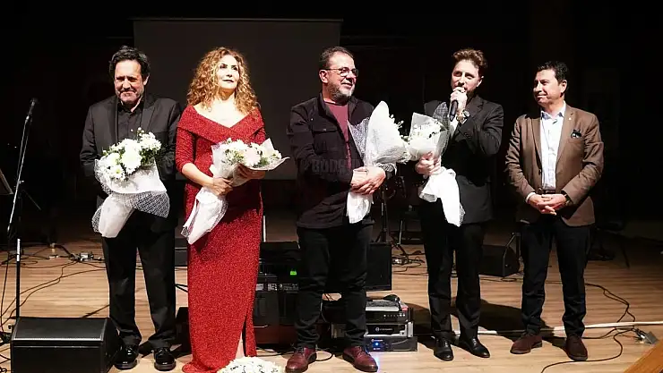 NAZIM HİKMET'İN 120'İNCİ YAŞ GÜNÜ BODRUM'DA KUTLANDI