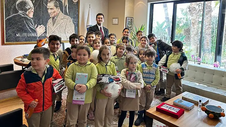 Öğrencilerden Bodrum Belediye Başkanı Tamer Mandalinci'ye Bayram Ziyareti