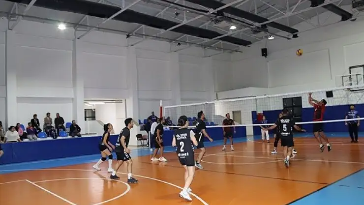 Öğretmenler Günü voleybol turnuvası düzenlendi