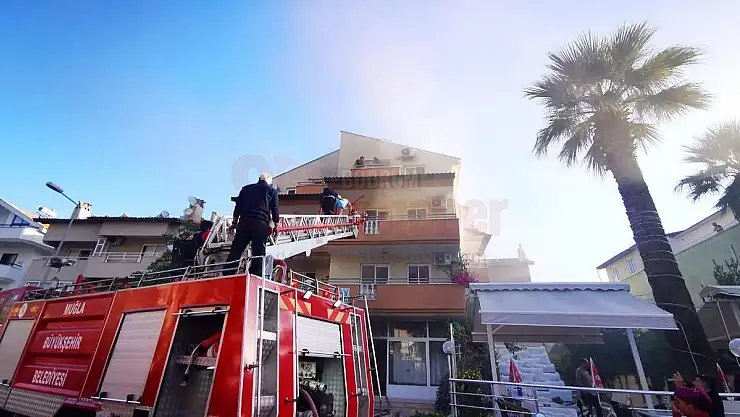 Oteli Duman Kapladı, Müşteriler Tahliye Edildi