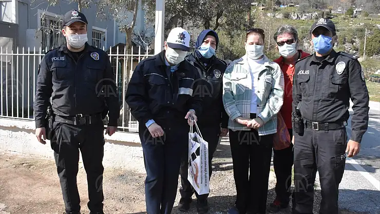 Otizmli genç kızın polis aracıyla gezme hayali gerçek oldu