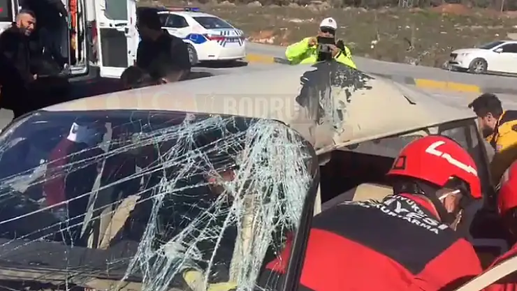 Otobüs ile Otomobil Çarpıştığı Kazada 2 Kişi Yaralandı