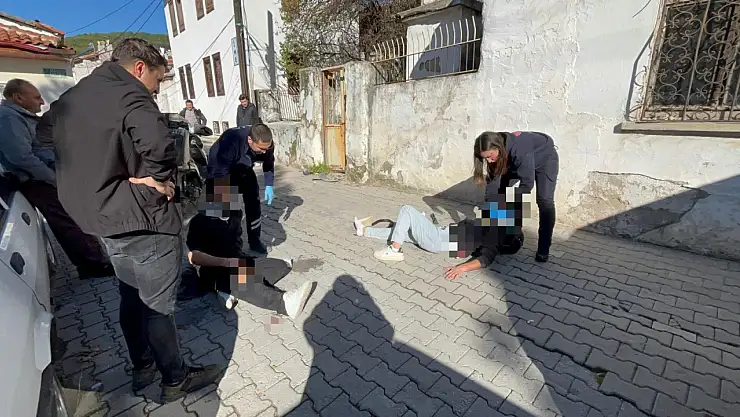 Otomobil ve motosiklet çarpıştı 2 yaralı