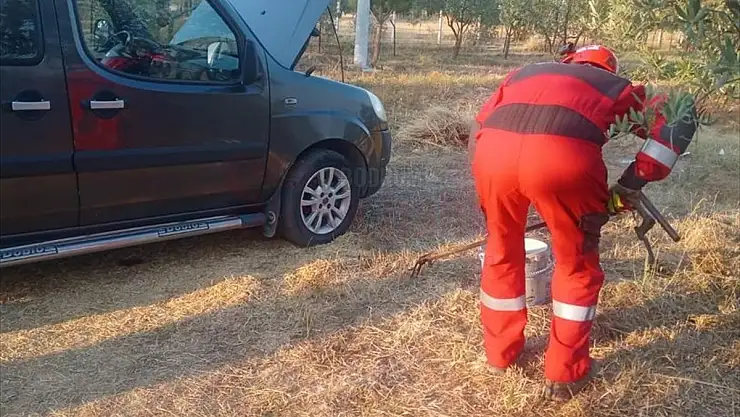 Otomobilin Motoruna Giren Yılan İtfaiye Ekiplerince Çıkarıldı