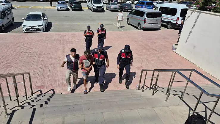 Paket servisi kılığında firariyi yakaladılar