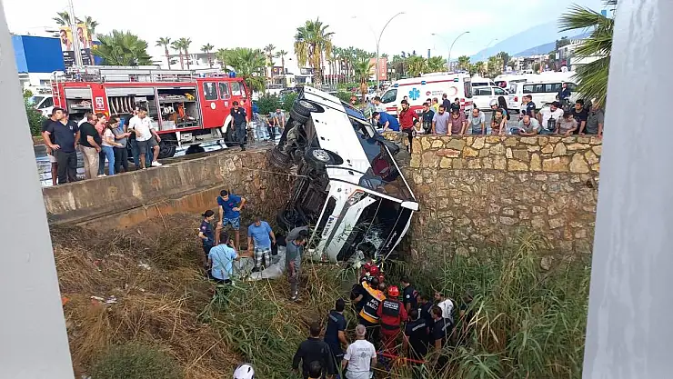 Personel Servisi Kaza Yaptı, Yaralılar Hastanelere Kaldırıldı