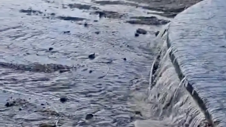 Sağanak ve fırtına sahil şeridini olumsuz etkiledi