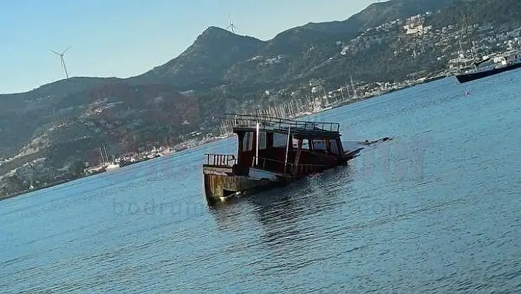 Sahilde Batan Tekne Merak Uyandırdı