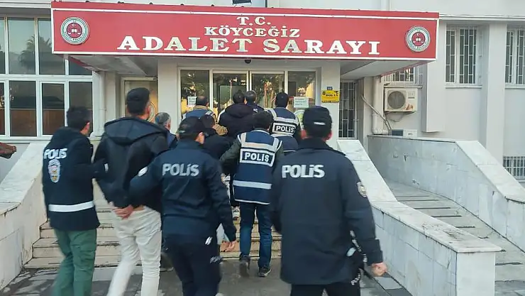 Sahte Polisler, Gerçek Polislere Yakalandı