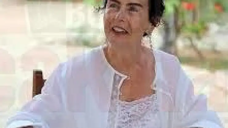 Sanatçı Fatma Girik Hayatını Kaybetti