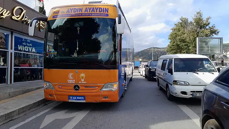 Seçim Otobüsünü Yol Ortasında Bırakıp Gittiler
