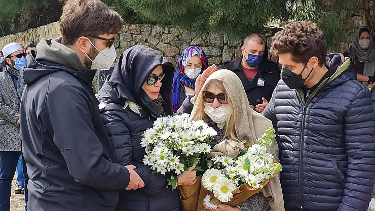 Seray Sever'in Babası Bodrum'da Toprağa Verildi