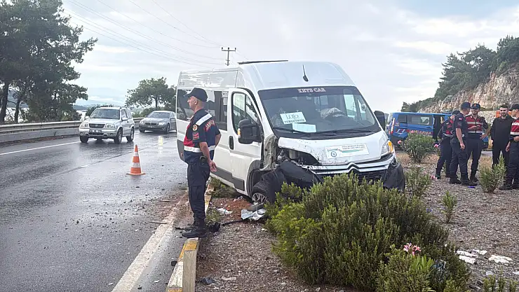 Servis aracı kazasında can pazarı, çok sayıda yaralı var