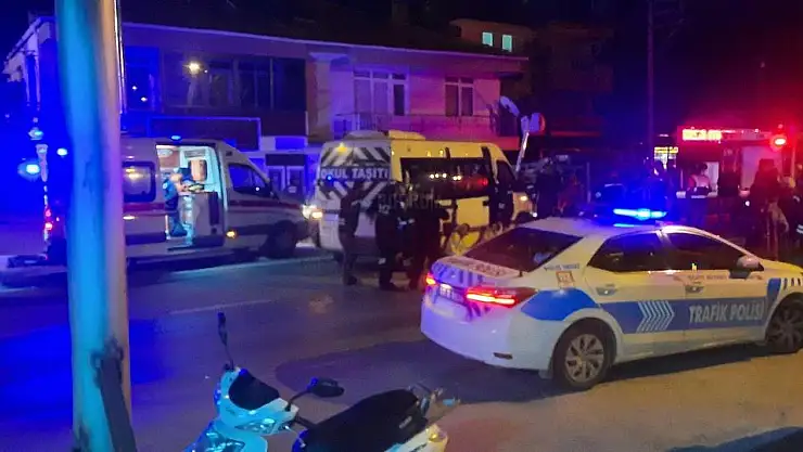 Servis Minibüslerinin Çarpıştığı Kazada 29 Kişi Yaralandı