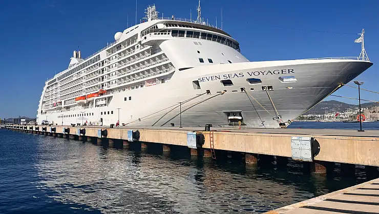 Seven Seas Voyager Bodrum limanında