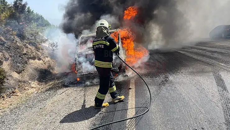 Seyir Halindeki Minibüs Alev Alev Yandı