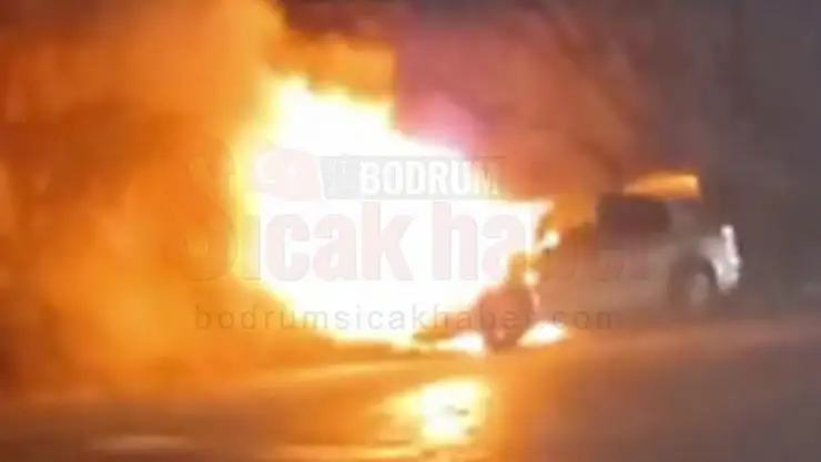 Seyir Halindeki Otomobil Alev Alev Yandı
