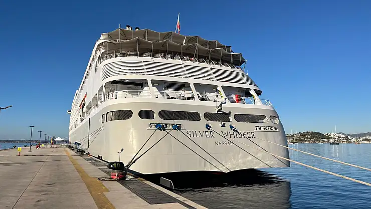 Silver Whisper Bodrum'a demir attı