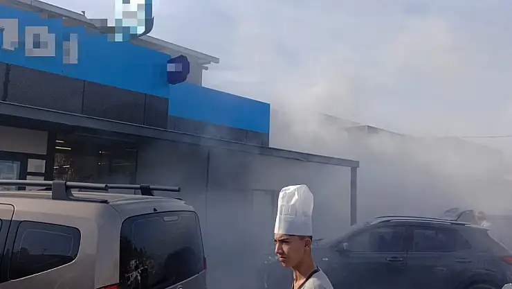 Zincir markette yangın çıktı