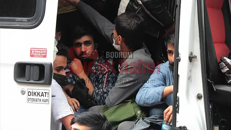 Sürücüsü 'dur' ihtarına uymayan minibüsten 34 düzensiz göçmen çıktı