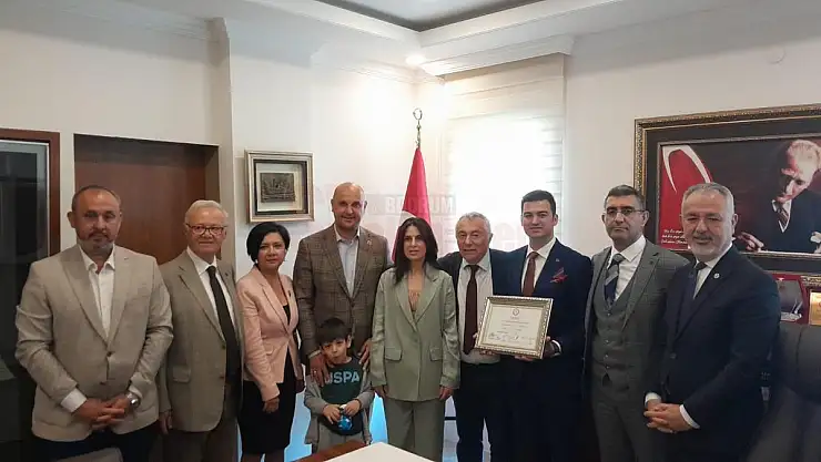Tamer Mandalinci Mazbatasını Teslim Aldı