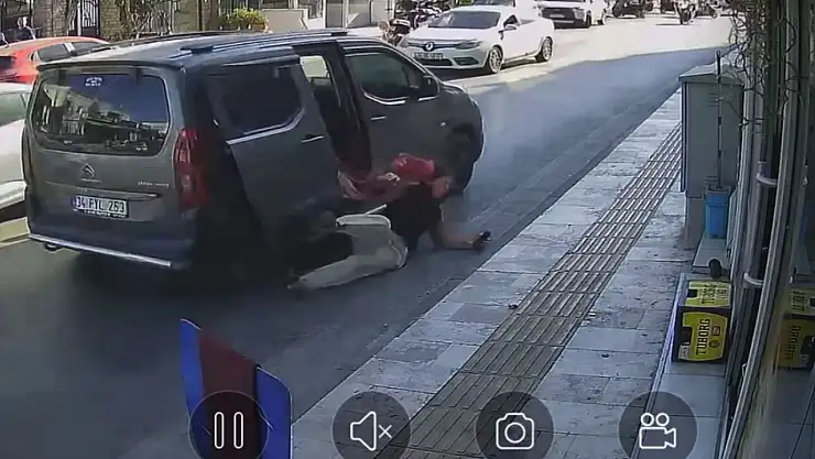 Tartışmanın ardından araçtan atladı !