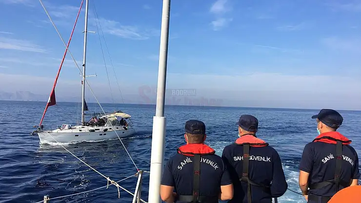 Tekne İçindeki 53 Düzensiz Göçmen Kurtarıldı