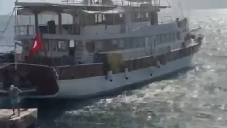 Tekne sintinesini denize bastı