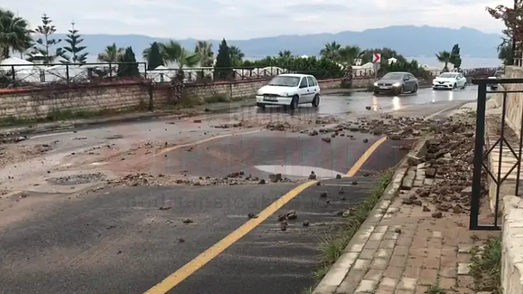 Tonlarca Su Denize Akıp Gitti
