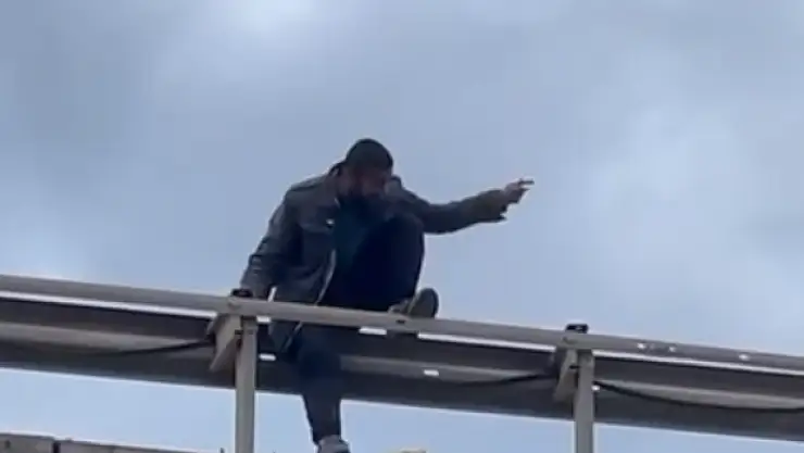 'Torba Üst Geçidinde Panik Anları! Vatandaşlar Hızla Müdahale Etti!