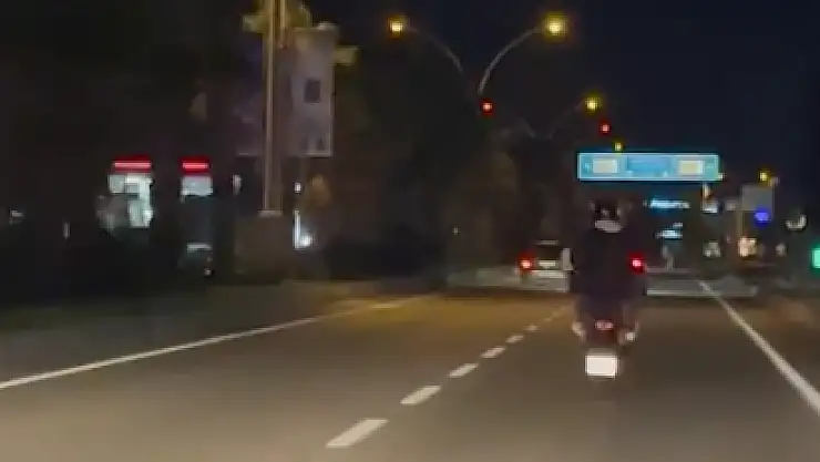 Trafiği Tehlikeye Saçarak Sürüş Yapıyorlar