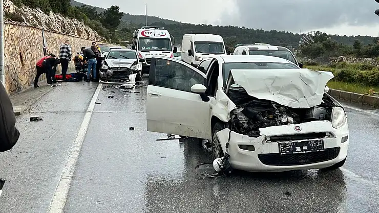 Trafik Işıklarında Feci Kaza: 6 Yaralı, Yol Uzun Süre Kapalı Kaldı!
