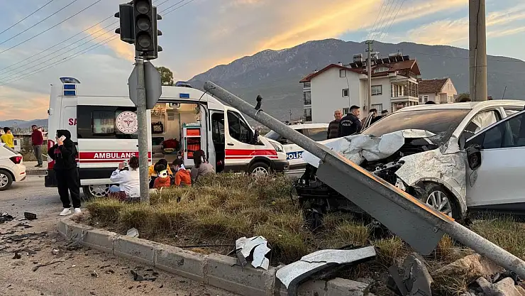 Trafik Kazasında 2'si Çocuk, 6 Kişi  Yaralandı