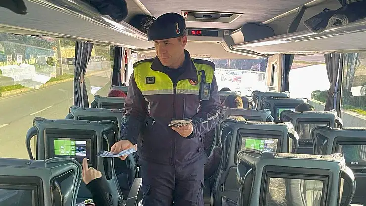 Trafik Timleri Otobüsleri Denetledi