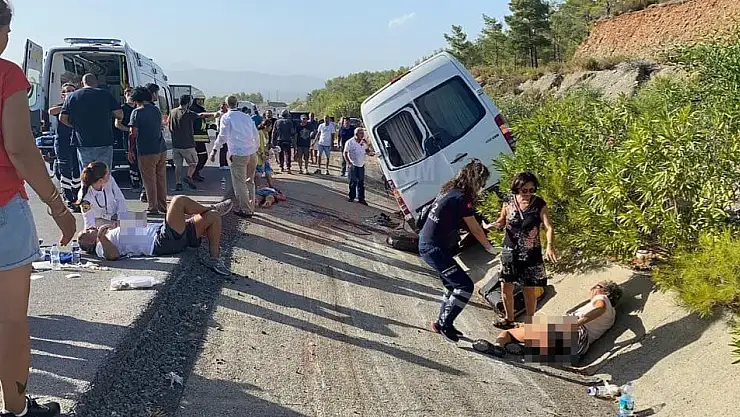 Tur Otobüsü Kaza Yaptı: 1'i Ağır 10 Yaralı
