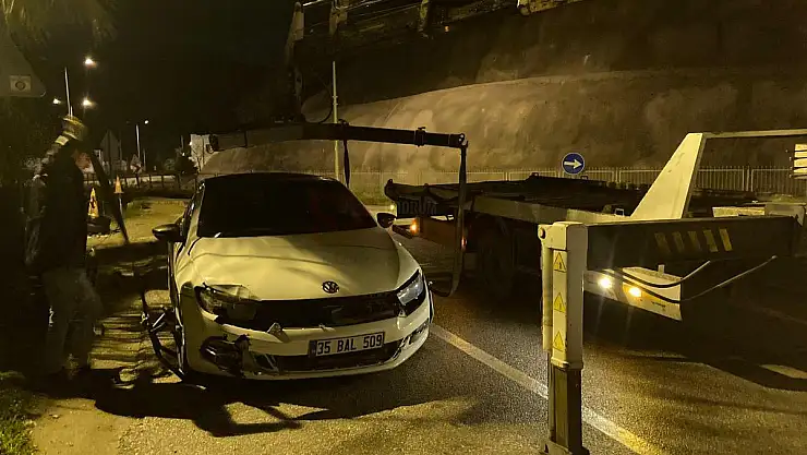 Turgutreis'de Kaza Yapan Sürücü Aracını Bırakıp Kaçtı