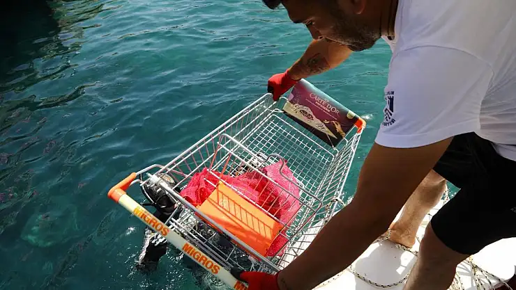Turgutreis'te Deniz Dibi Temizliği