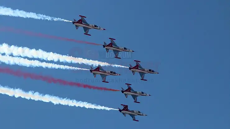 Türk Yıldızları gösteri uçuşu yaptı