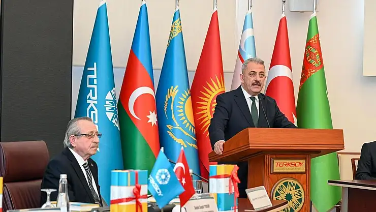 TÜRKSOY'dan Doç. Dr. Kenan Koç'a Onur Madalyası