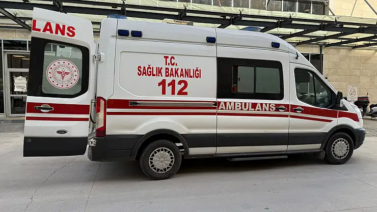 Üçüncü kattan düşen adam ağır yaralı