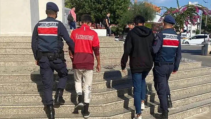 Ukraynalı Turistlerin Çantasını Çaldığı İddia Edilen İki Şüpheli Yakalandı