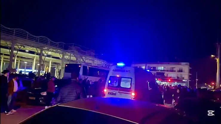 Umre Kafilesine Otomobil Çarptı: 3 Yaralı