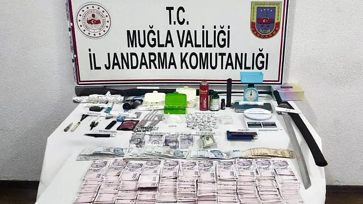 Uyuşturucu Operasyonunda Samuray Kılıcı Ele Geçirildi