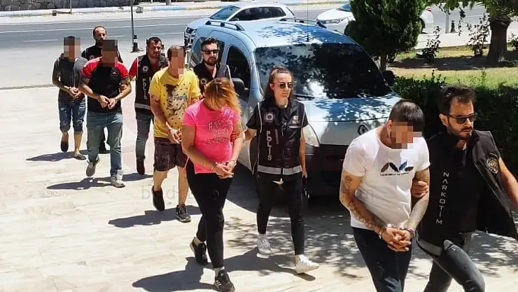 Uyuşturucu Ticaretine 5 Tutuklama