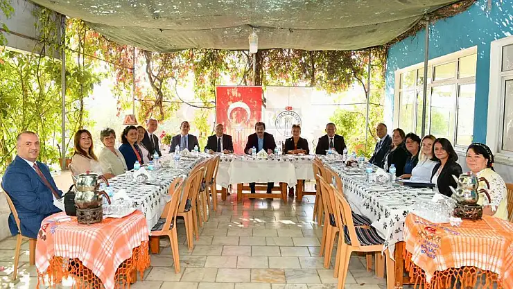 Vali Orhan Tavlı Kızılağaç Mahallesinde Kadın Muhtarlarla Bir Araya Geldi