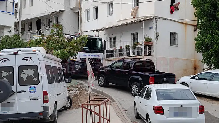 Vatandaş İsyan Etti Belediye Su Tankerinin Önünü Kesti