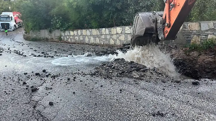 Yahşi'de su hattı patladı bölge susuz kaldı !
